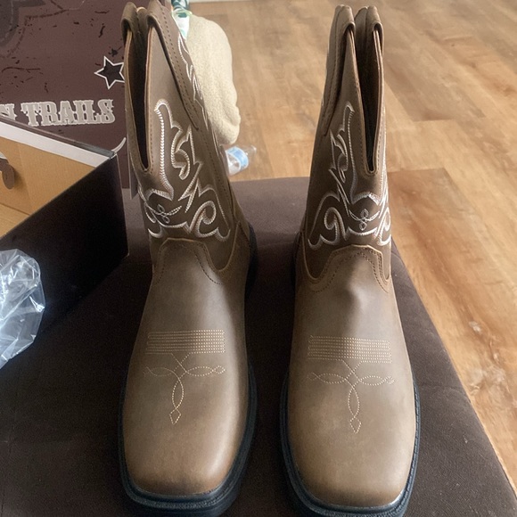 Boots - Picture 2 of 8